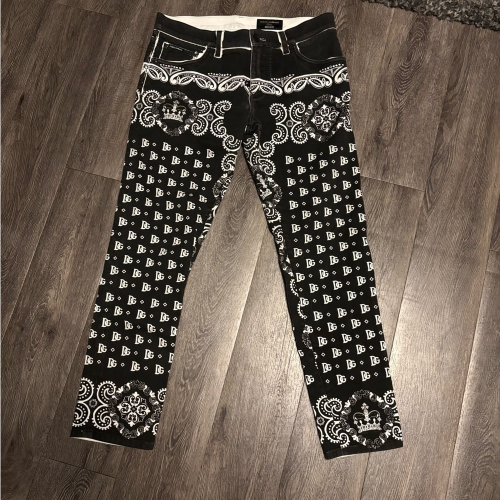 Stylish  Black and White Patterned Women Jeans